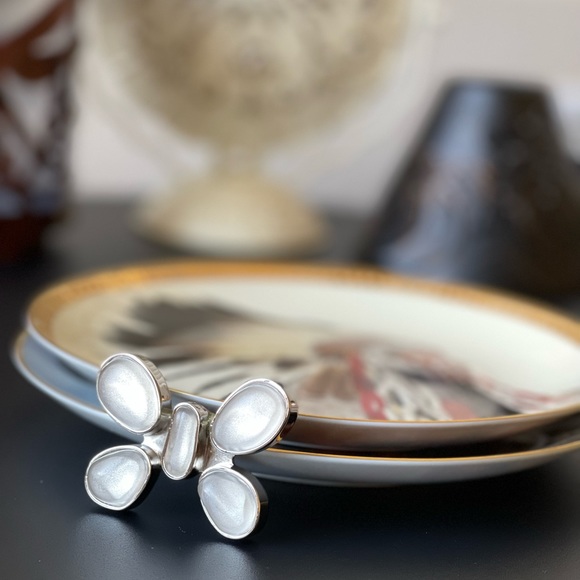 Vintage silver color butterfly abstract futuristic shape special Design brooch - Picture 9 of 11